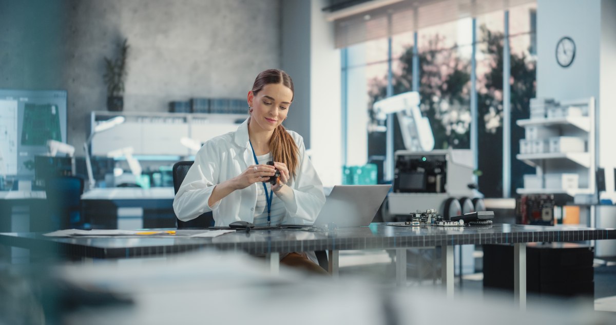 Scientist working in the laboratory